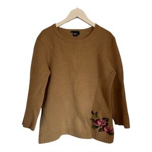 Vintage - GAP Women's Lambswool Tan Sweater with Floral Design
